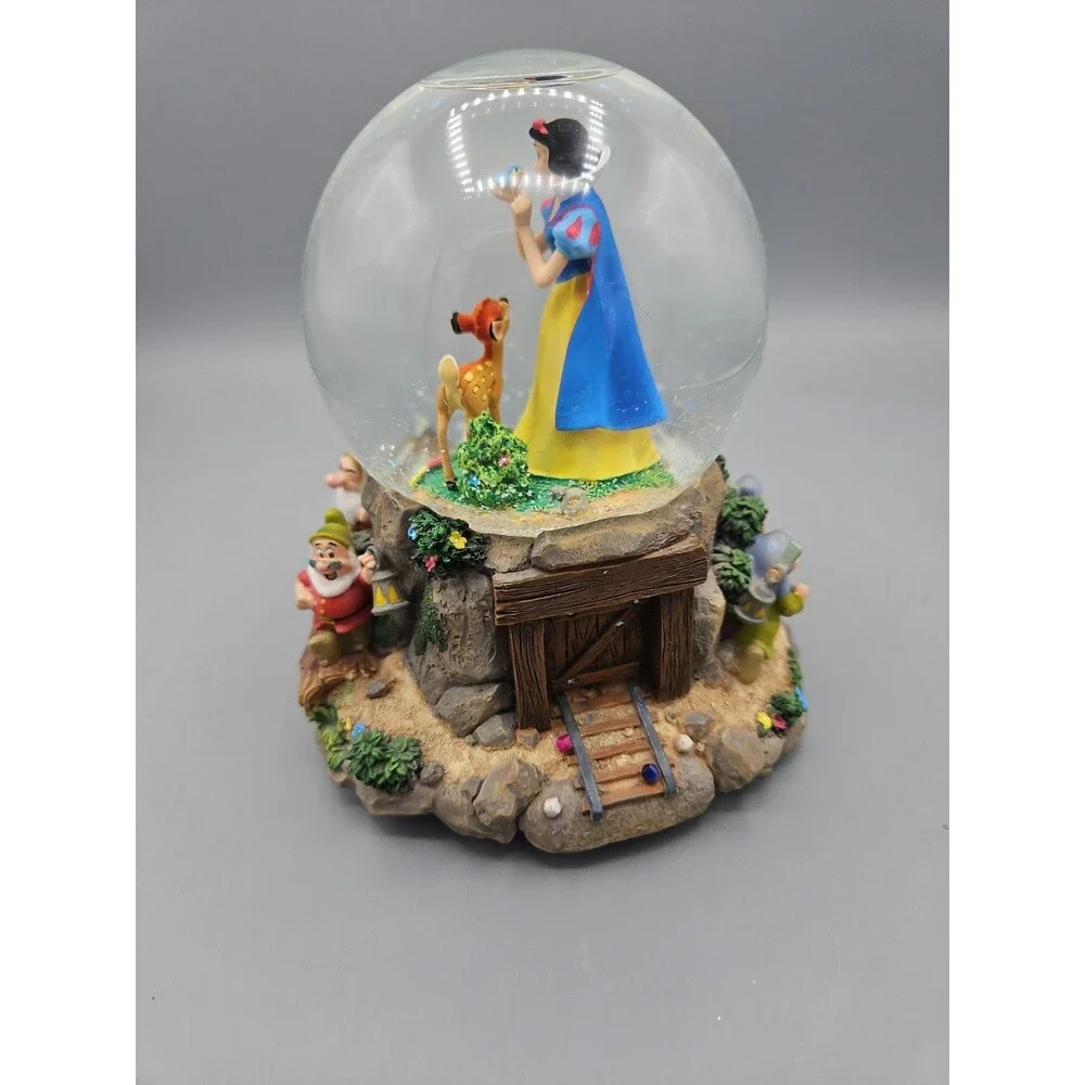 6” Disney Snow White And The Seven Dwarfs Heigh Ho Snow globe Music